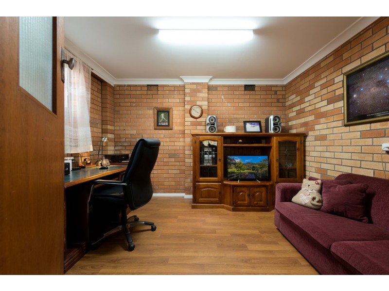 6 Hodges street, Parkes NSW 2870