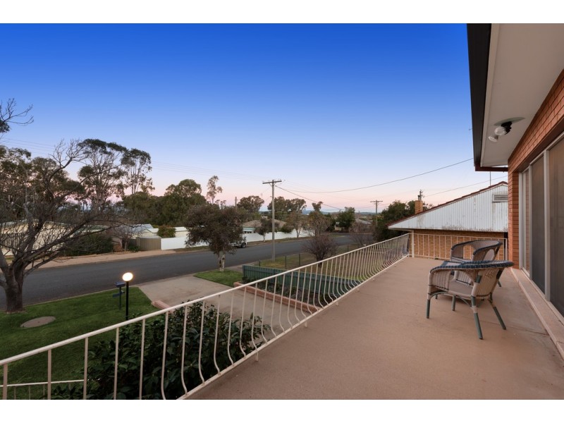 6 Hodges street, Parkes NSW 2870