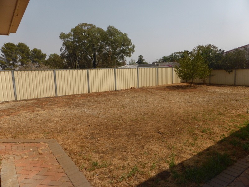 4 Endeavour Place, Parkes NSW 2870