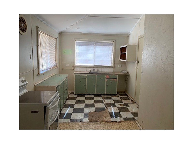 143 Caswell Street, Peak Hill NSW 2869