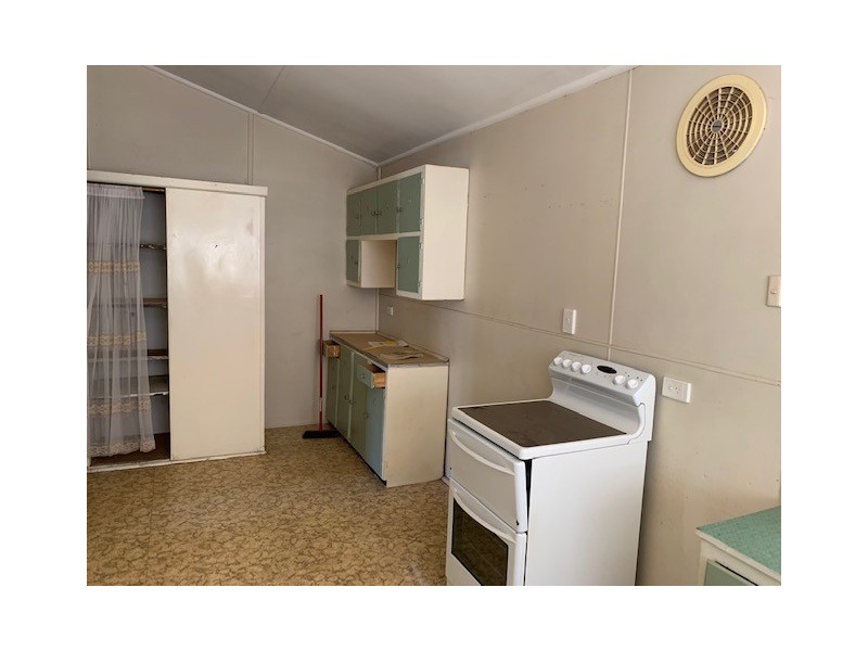 143 Caswell Street, Peak Hill NSW 2869