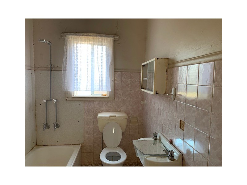 143 Caswell Street, Peak Hill NSW 2869