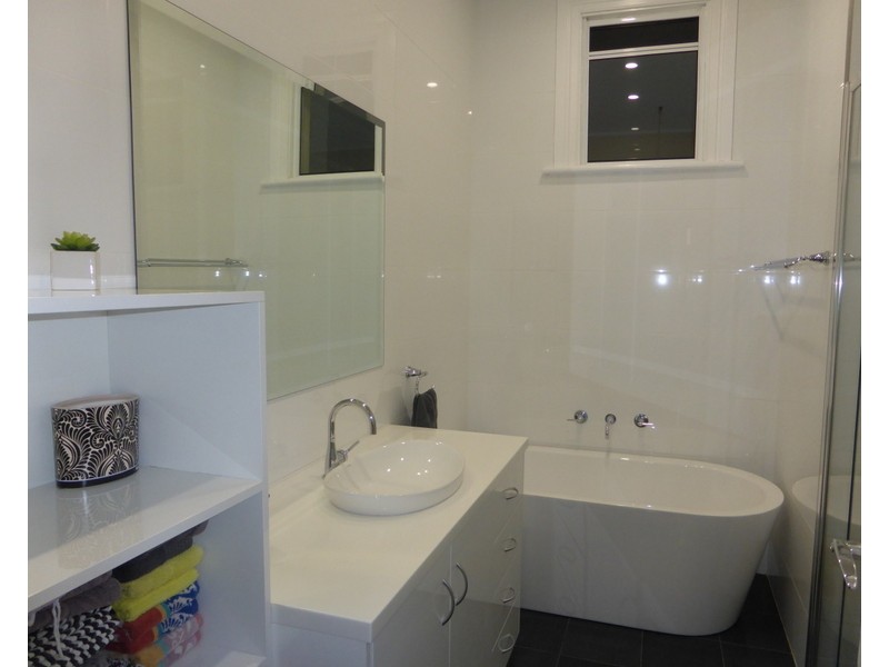 18 East Street, Parkes NSW 2870