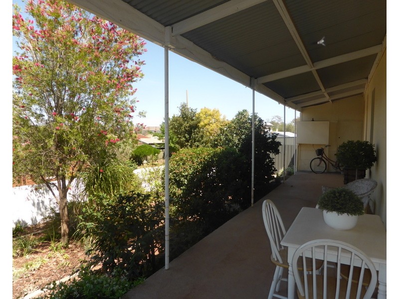 18 East Street, Parkes NSW 2870