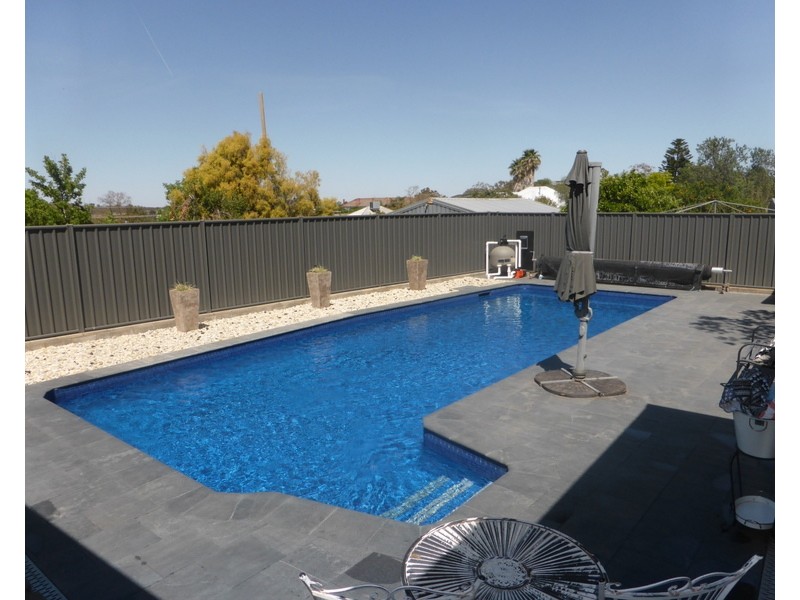 18 East Street, Parkes NSW 2870