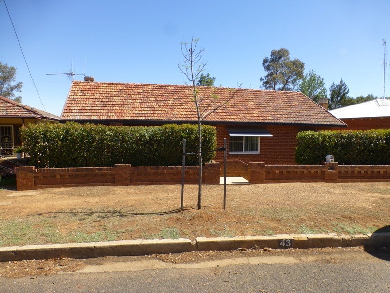 43 Orange Street, Parkes NSW 2870