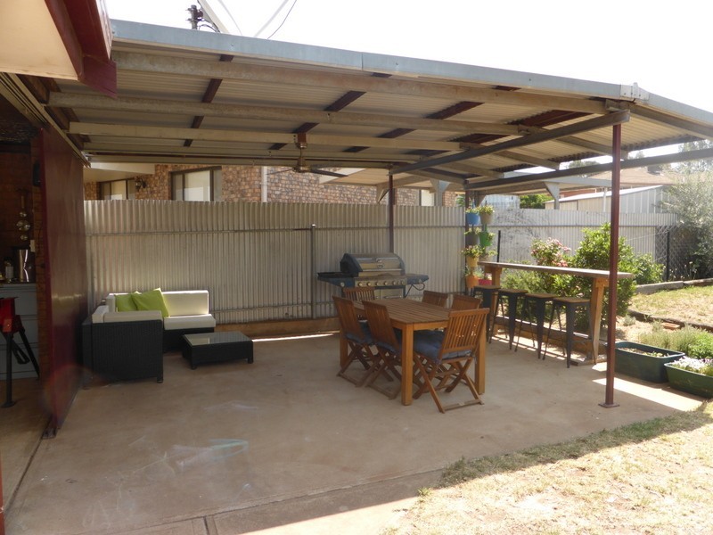 8 Werona Place, Parkes NSW 2870
