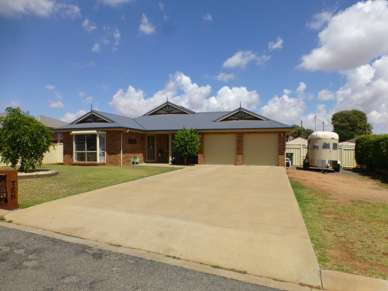 10 Avoca Place, Parkes NSW 2870