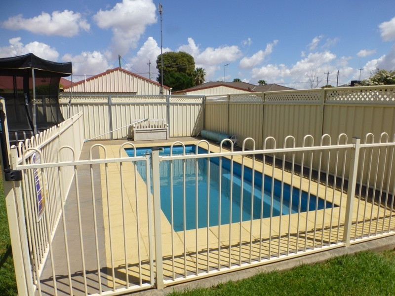 10 Avoca Place, Parkes NSW 2870