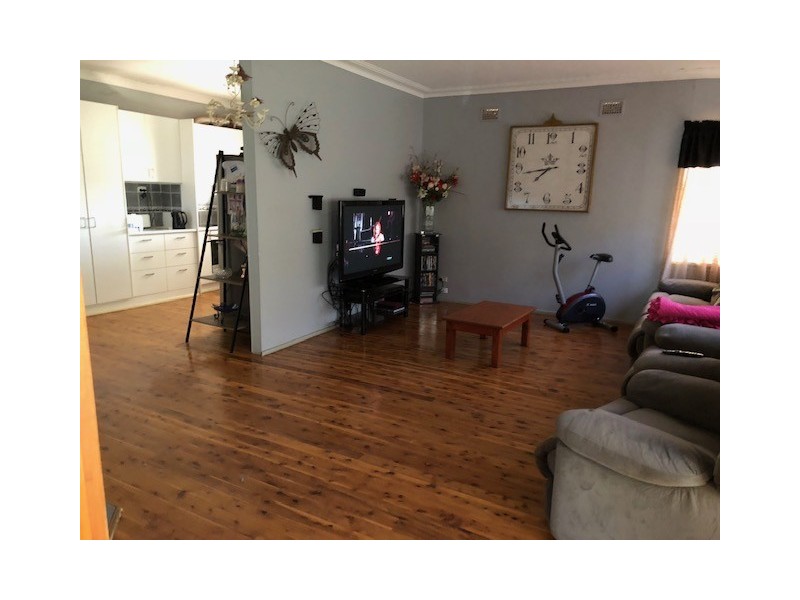 10 Gobondery Street, Trundle NSW 2875