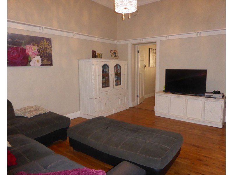 14 East Street, Parkes NSW 2870