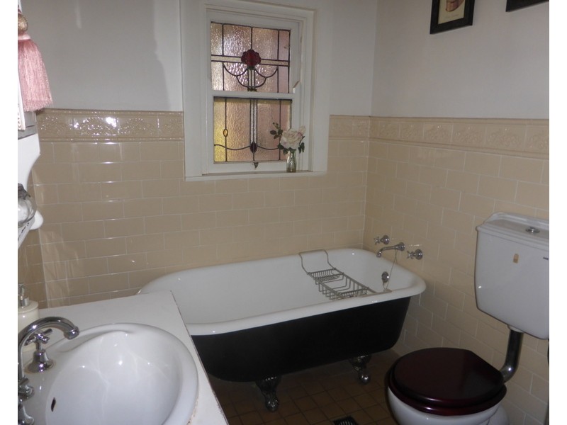 14 East Street, Parkes NSW 2870