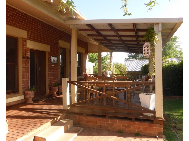 14 East Street, Parkes NSW 2870