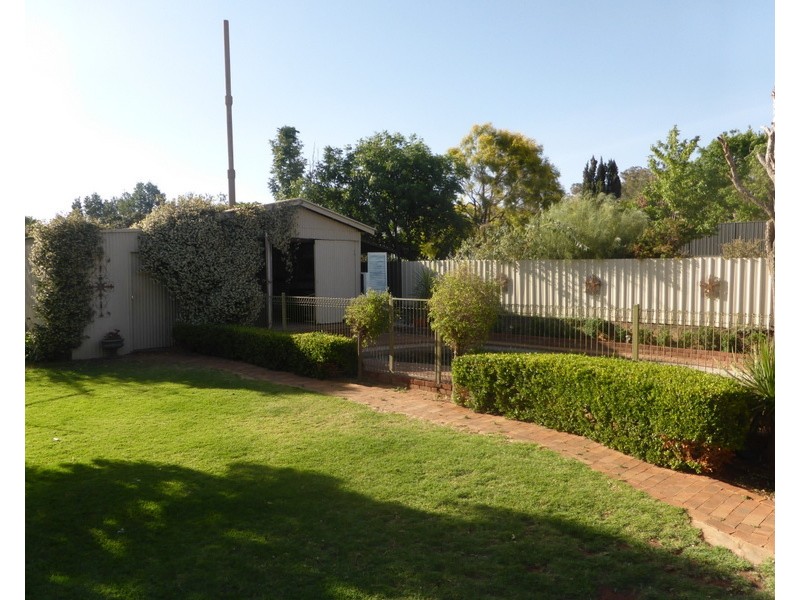 14 East Street, Parkes NSW 2870