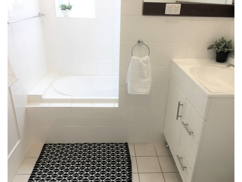 9 Phillip Street, Parkes NSW 2870