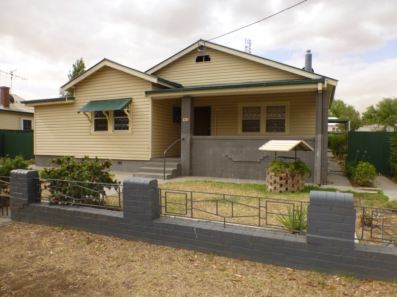 36 May Street, Parkes NSW 2870