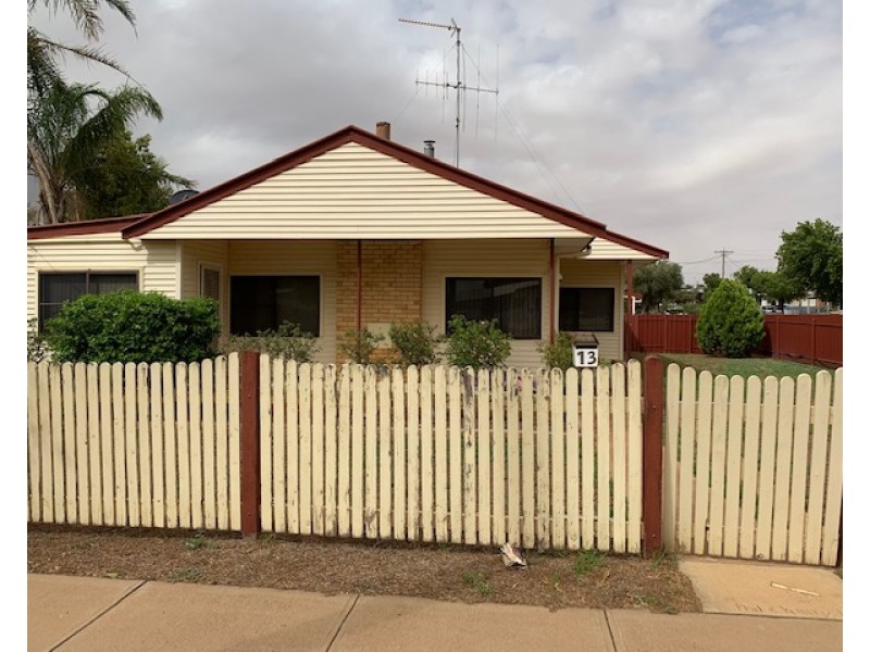 13 Captain Wilson Avenue, Parkes NSW 2870