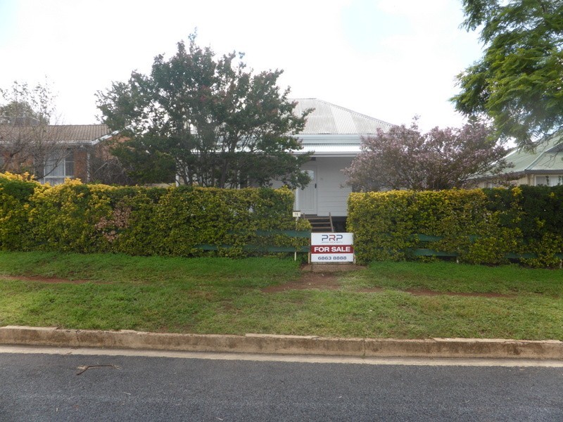 70 Orange Street, Parkes NSW 2870