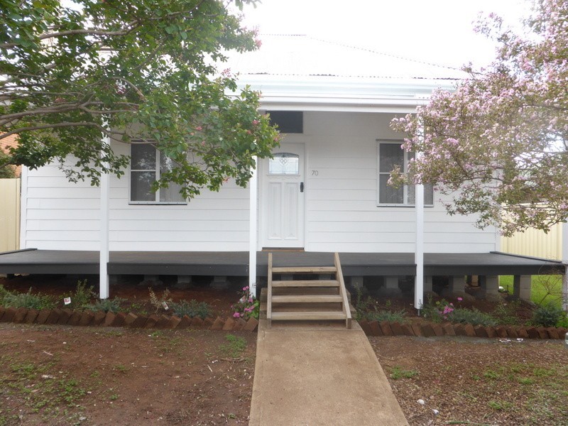 70 Orange Street, Parkes NSW 2870