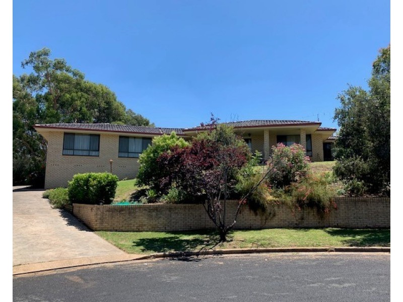 4 Mendos Place, Parkes NSW 2870
