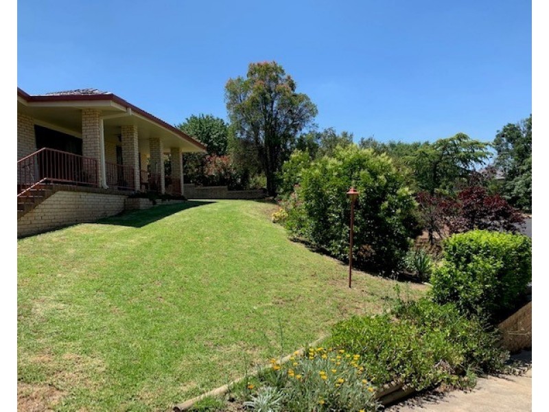 4 Mendos Place, Parkes NSW 2870