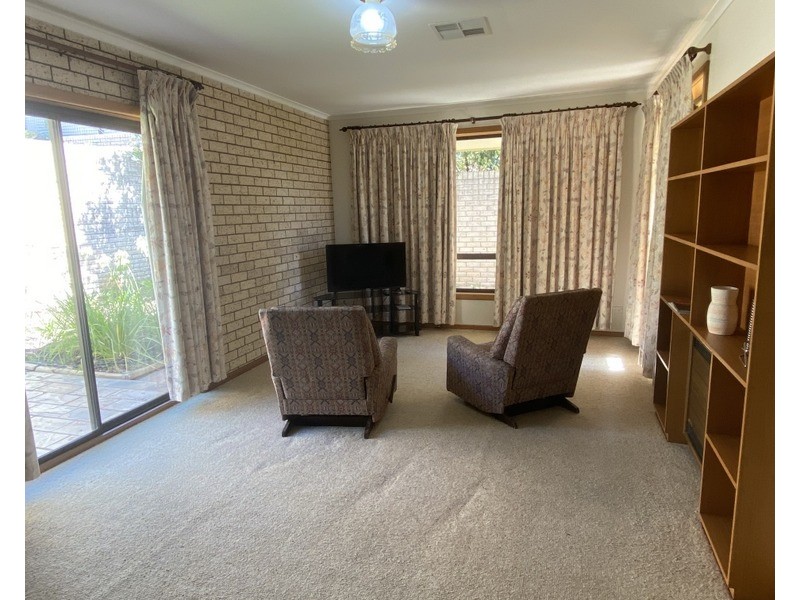 4 Mendos Place, Parkes NSW 2870