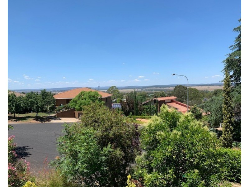 4 Mendos Place, Parkes NSW 2870