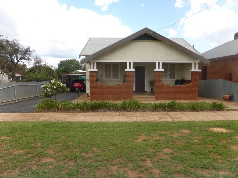 17 Goobang Street, Parkes NSW 2870