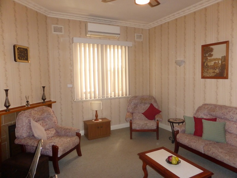 17 Goobang Street, Parkes NSW 2870