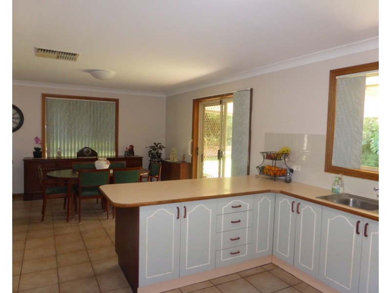 18 Danilenko Street, Parkes NSW 2870