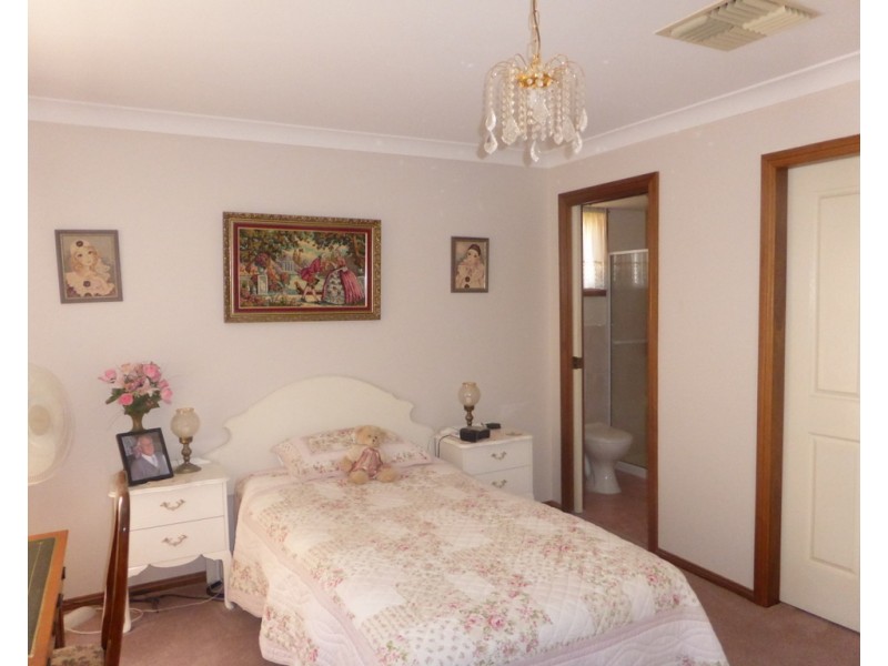 18 Danilenko Street, Parkes NSW 2870