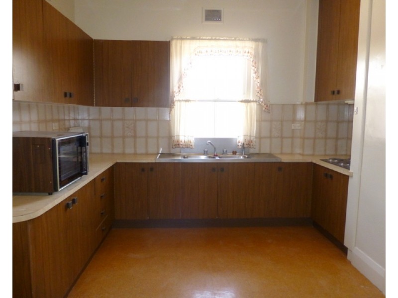 34 Church Street, Parkes NSW 2870