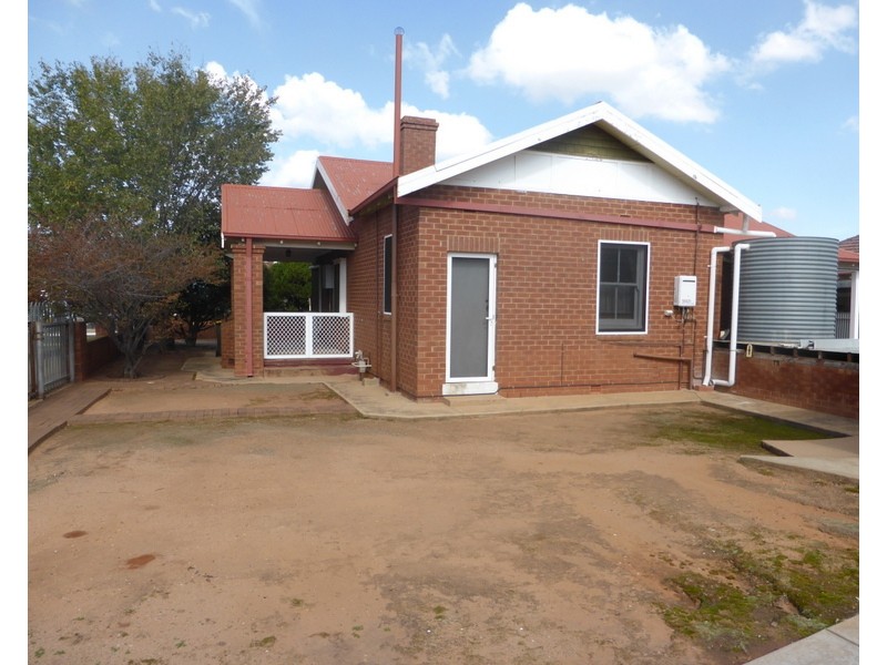 34 Church Street, Parkes NSW 2870