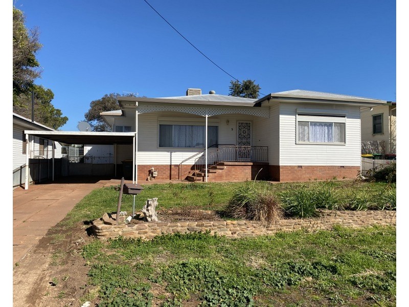 5 Hooley, Parkes NSW 2870