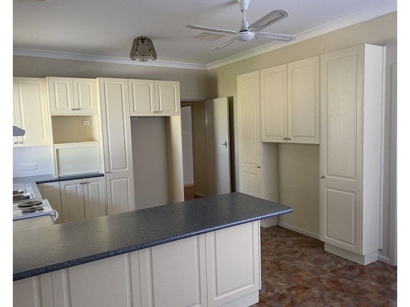 5 Hooley, Parkes NSW 2870