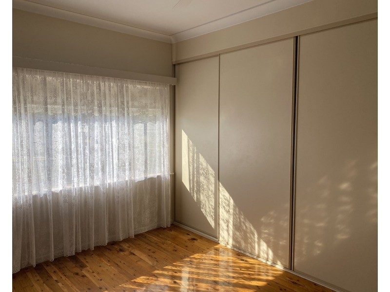 5 Hooley, Parkes NSW 2870