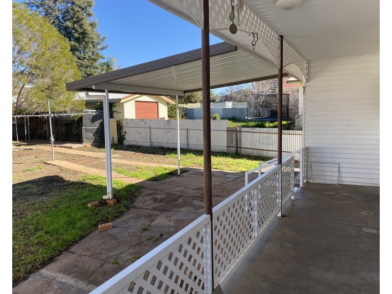 5 Hooley, Parkes NSW 2870