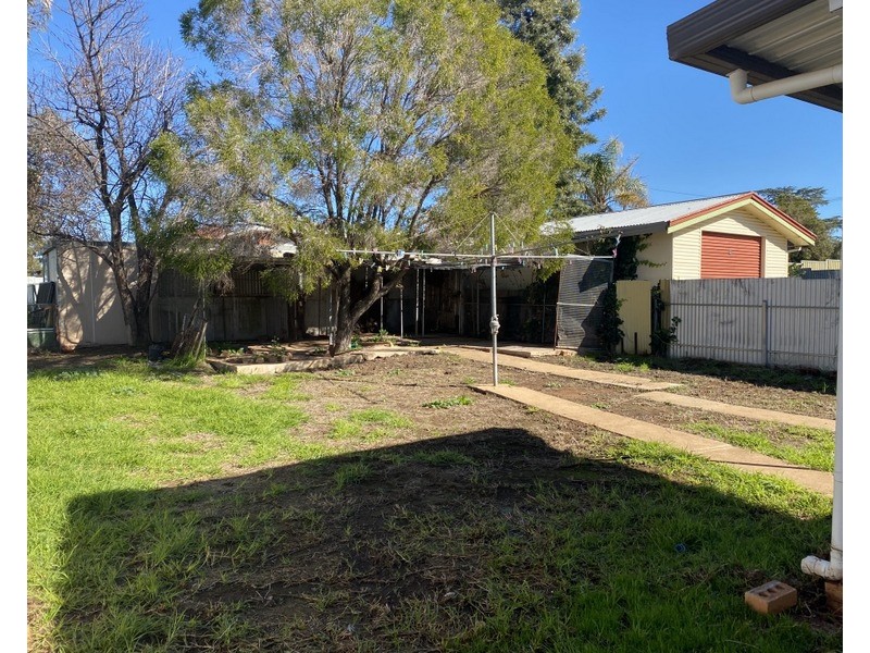 5 Hooley, Parkes NSW 2870