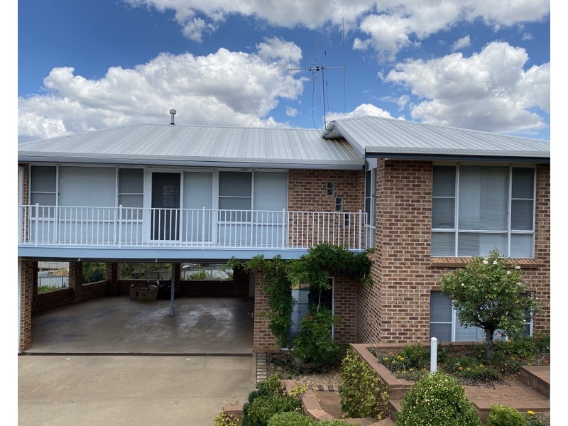 1 Mendos Place, Parkes NSW 2870