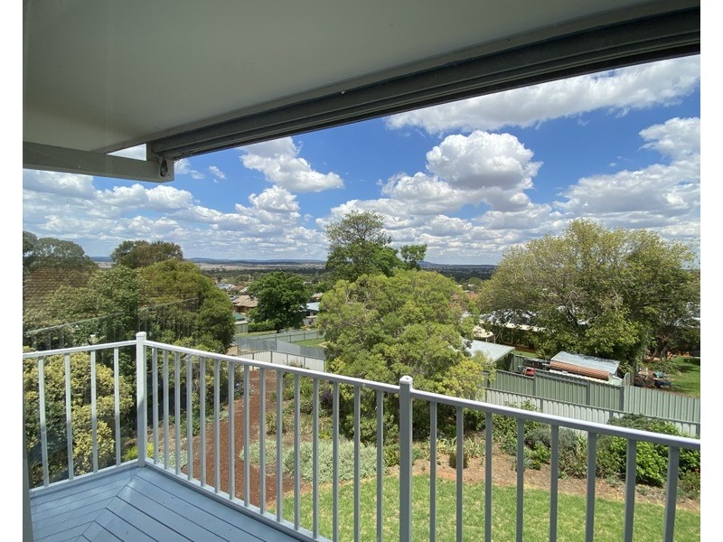 1 Mendos Place, Parkes NSW 2870