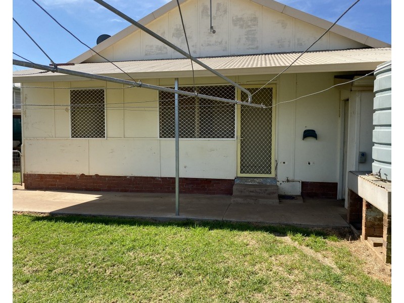 11 Grenfell Street, Parkes NSW 2870
