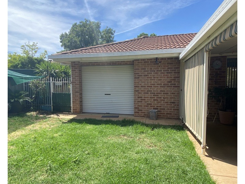 4 Glengowrie Close, Parkes NSW 2870