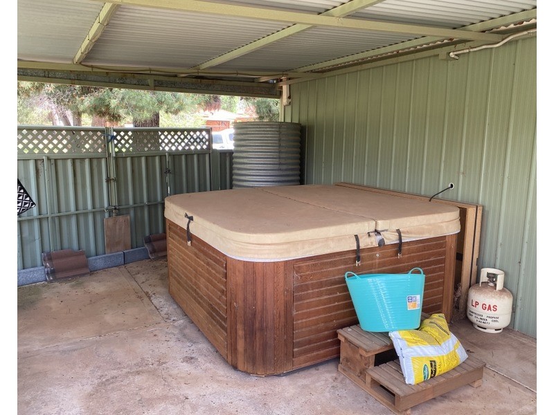 4 Glengowrie Close, Parkes NSW 2870