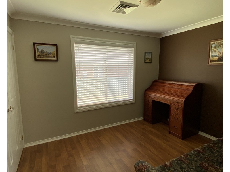 14 Christina Close, Parkes NSW 2870