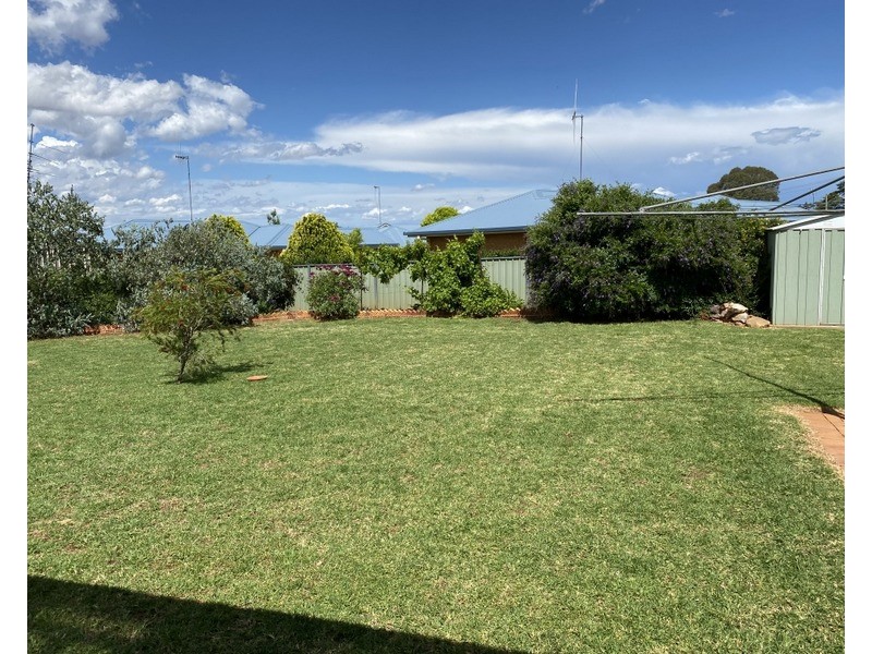 14 Christina Close, Parkes NSW 2870