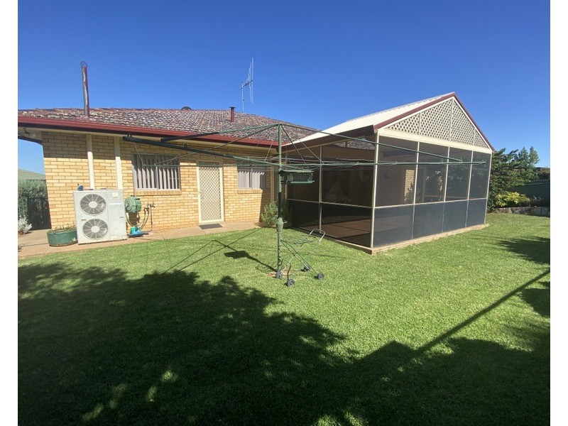 22 Mengarvie Road, Parkes NSW 2870