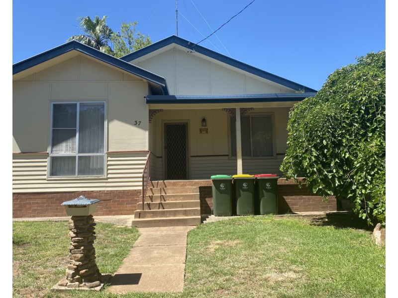 37 Woodward Street, Parkes NSW 2870