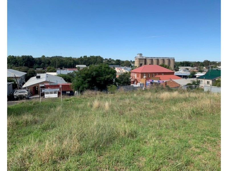 11 Forster Street, Parkes NSW 2870