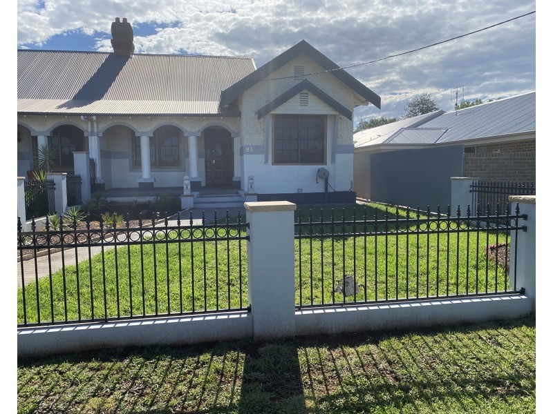 93 Hill Street, Parkes NSW 2870
