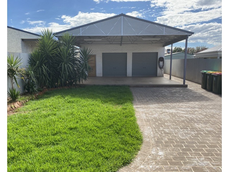 93 Hill Street, Parkes NSW 2870